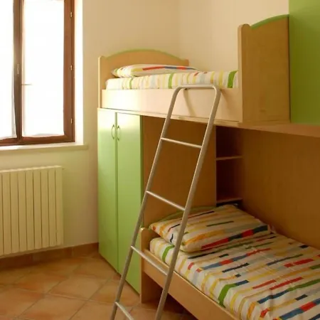 Zwei-zimmer-wohnung Mit Garten' By Interhome 아파트 티날레